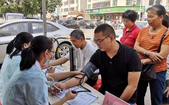世界精神衛生日:龍川多形式開展健康教育咨詢活動